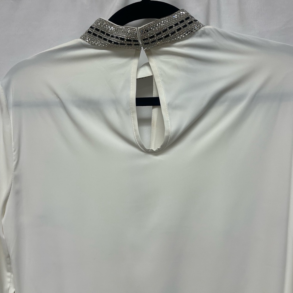 Bebe Embellished Keyhole Long Sleeve Top - Picture 6 of 10